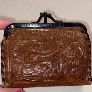Vintage leather kiss lock coin purse